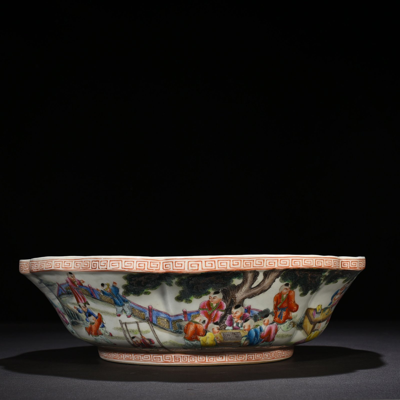 Qing Dynasty Yongzheng pastel baby play basin