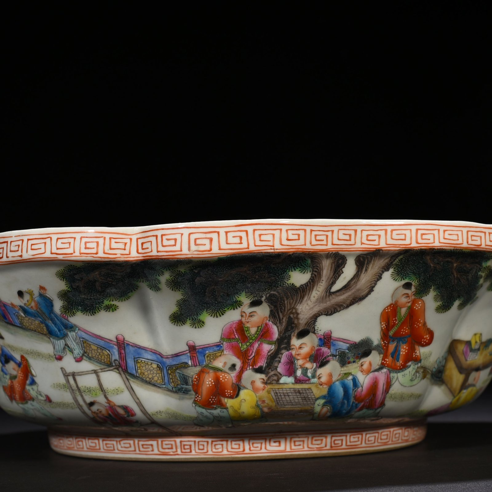 Qing Dynasty Yongzheng pastel baby play basin
