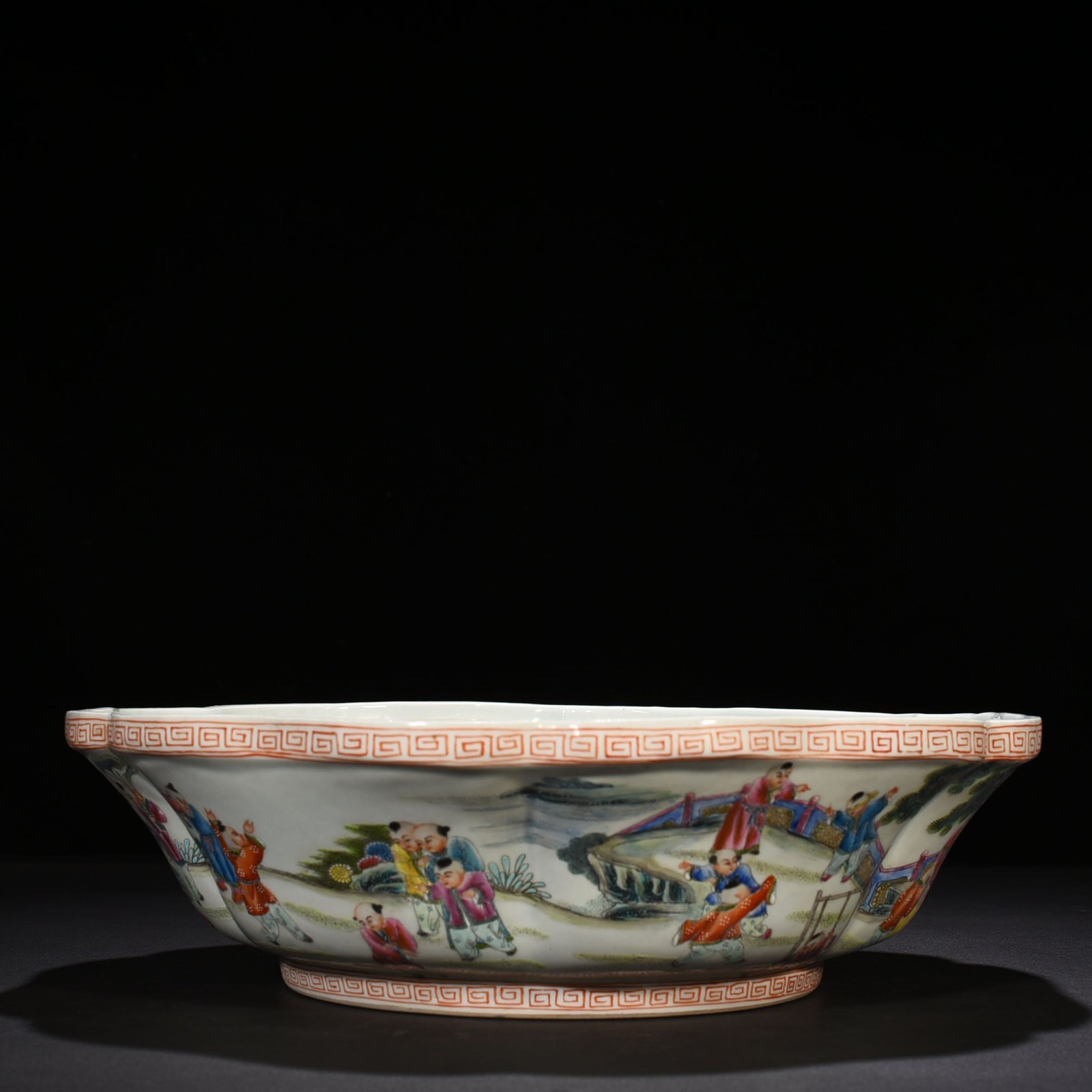 Qing Dynasty Yongzheng pastel baby play basin