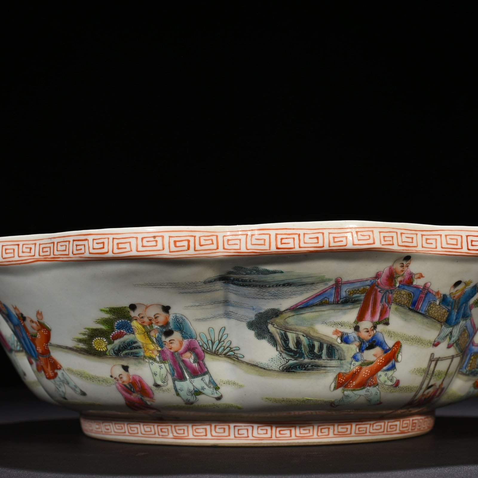 Qing Dynasty Yongzheng pastel baby play basin