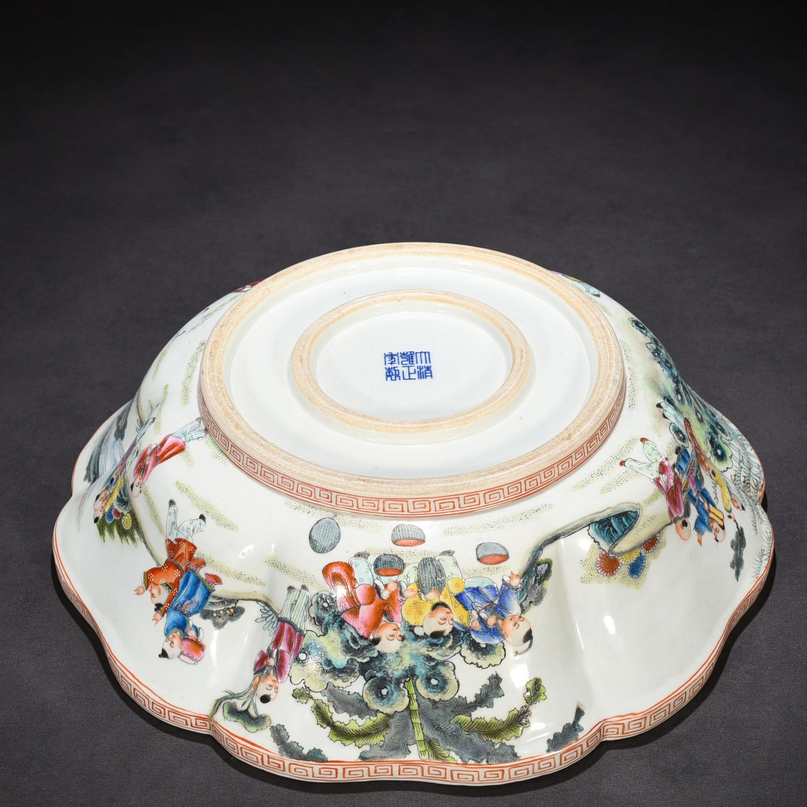 Qing Dynasty Yongzheng pastel baby play basin