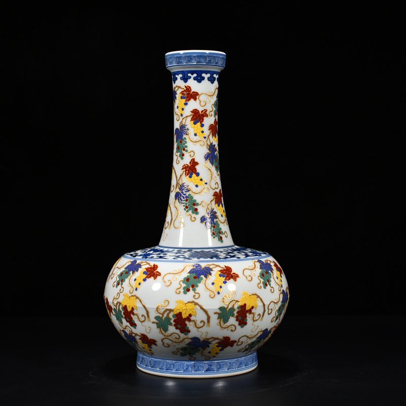 Qing Dynasty Yongzheng pastel gold painted grape vase