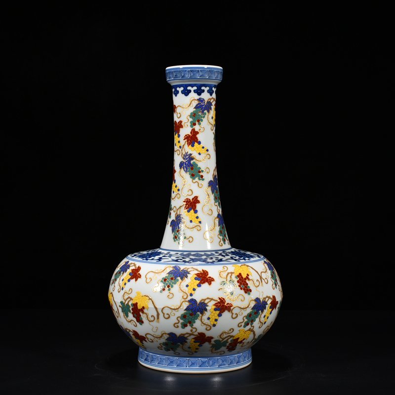 Qing Dynasty Yongzheng pastel gold painted grape vase