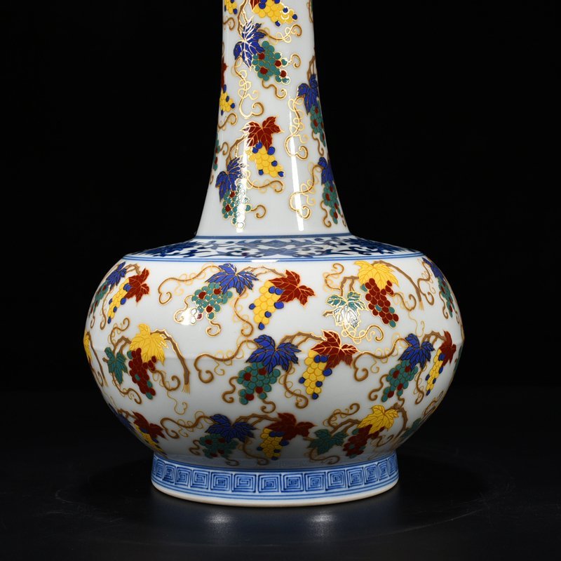 Qing Dynasty Yongzheng pastel gold painted grape vase