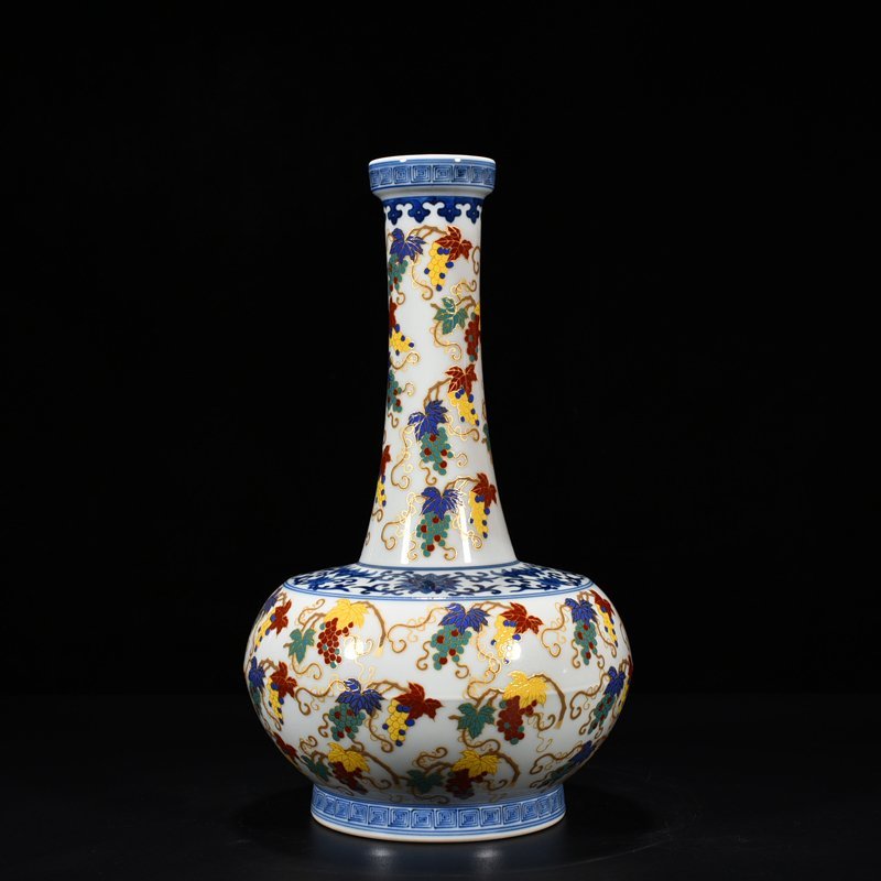 Qing Dynasty Yongzheng pastel gold painted grape vase