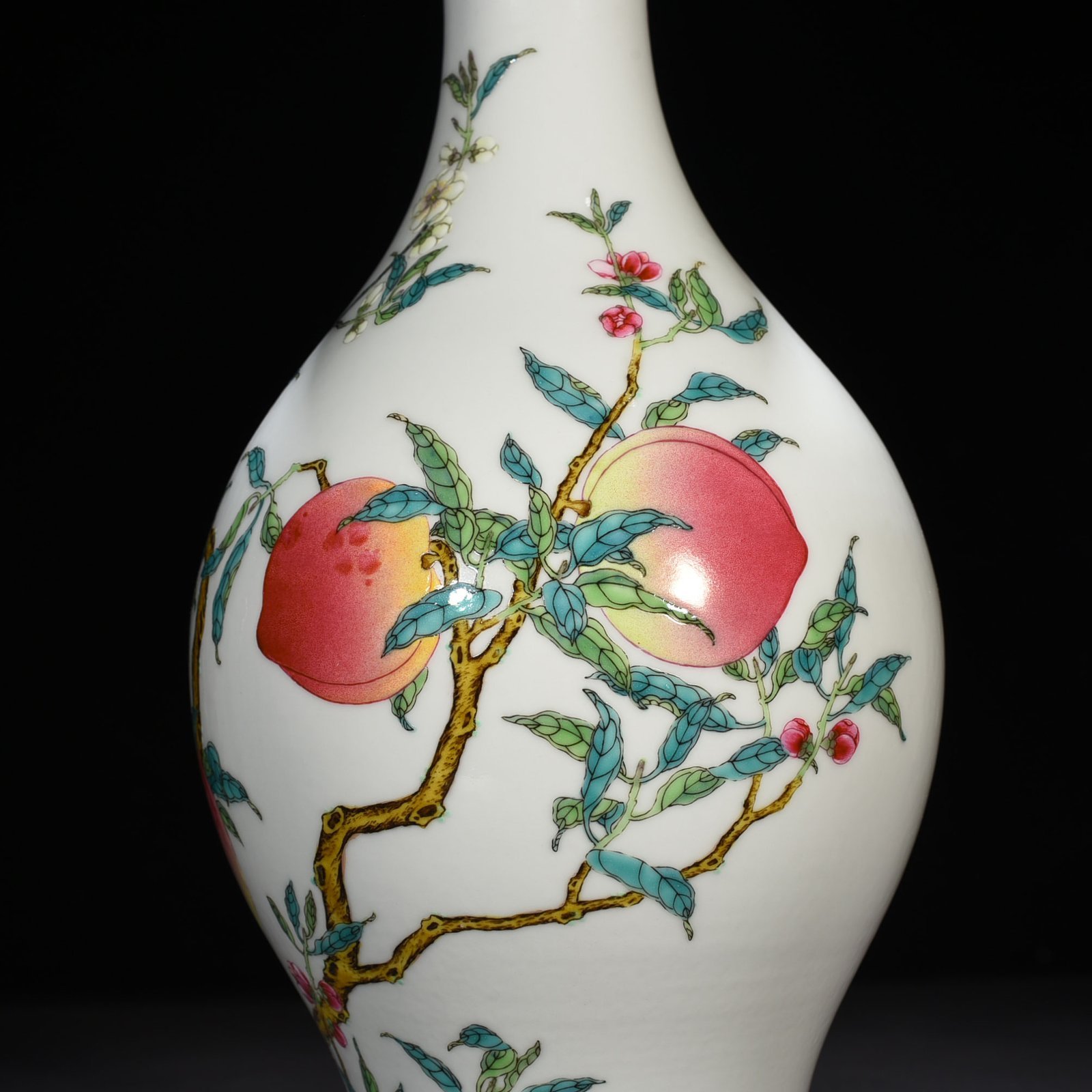 Qing Dynasty Yongzheng pastel Fushou eight peach olive vase
