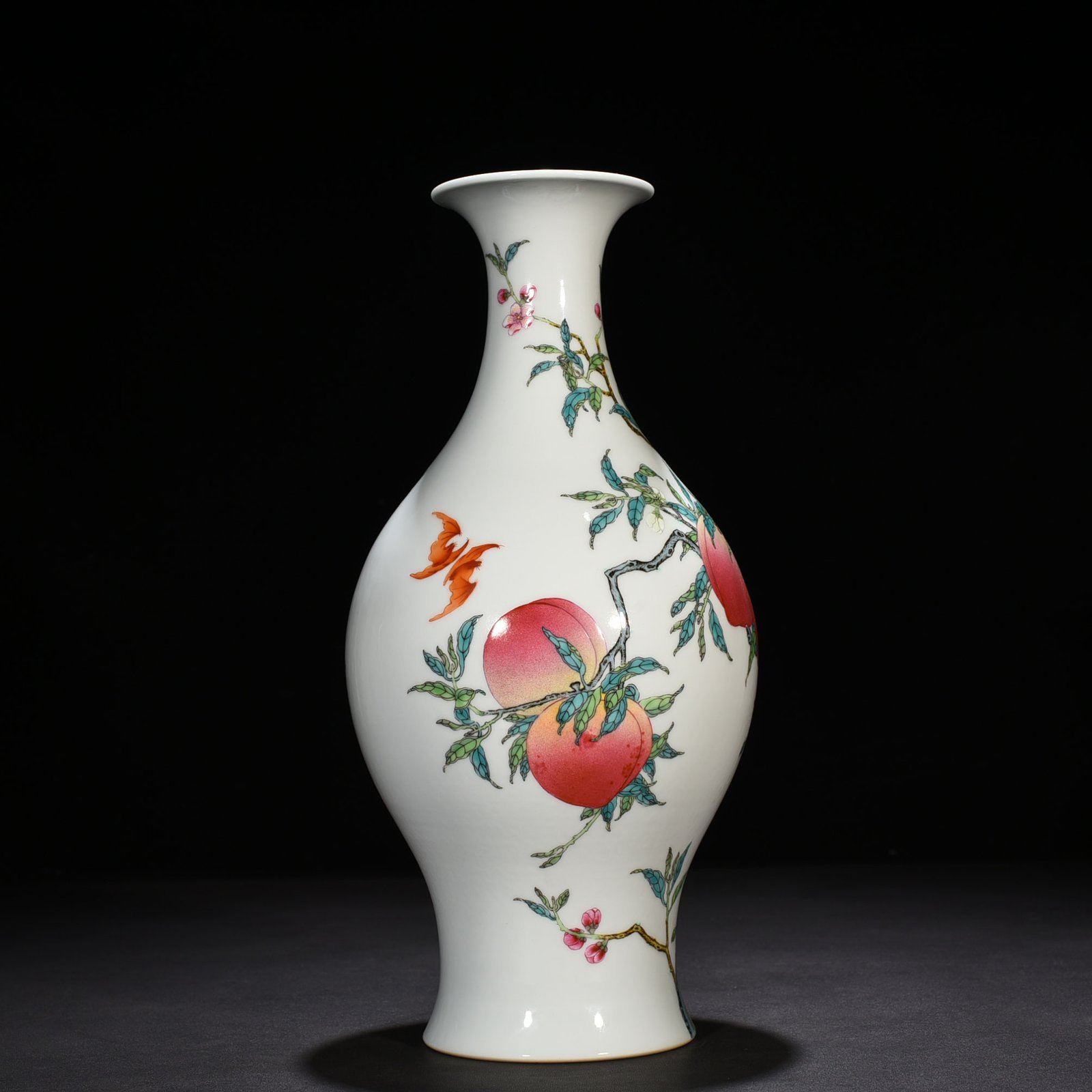 Qing Dynasty Yongzheng pastel Fushou eight peach olive vase