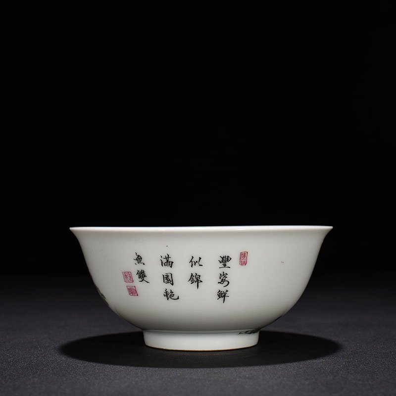 Qing Dynasty Yongzheng pastel flower and bird bowl
