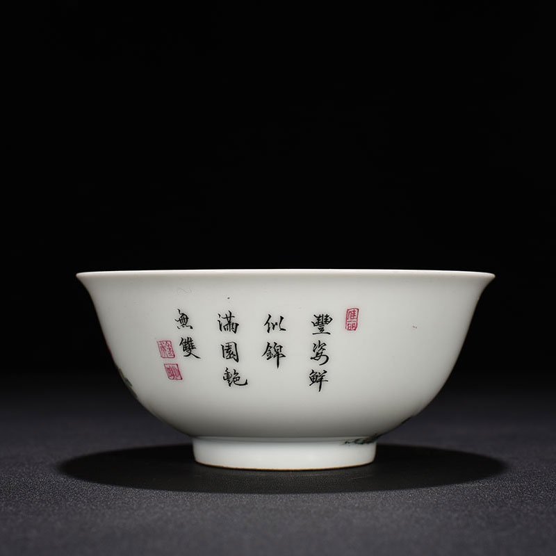 Qing Dynasty Yongzheng pastel flower and bird bowl
