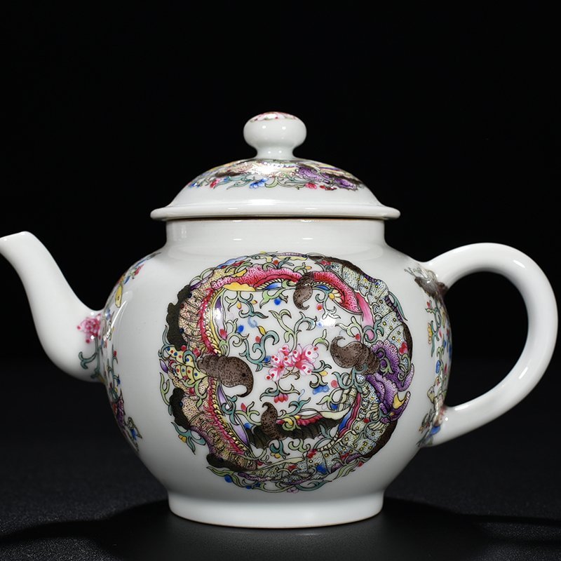 Qing Dynasty Yongzheng Pastel Butterfly Love Pot