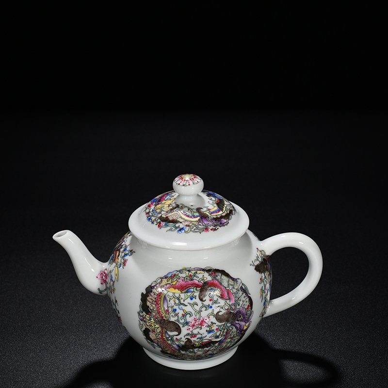 Qing Dynasty Yongzheng Pastel Butterfly Love Pot