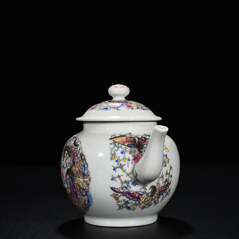 Qing Dynasty Yongzheng Pastel Butterfly Love Pot