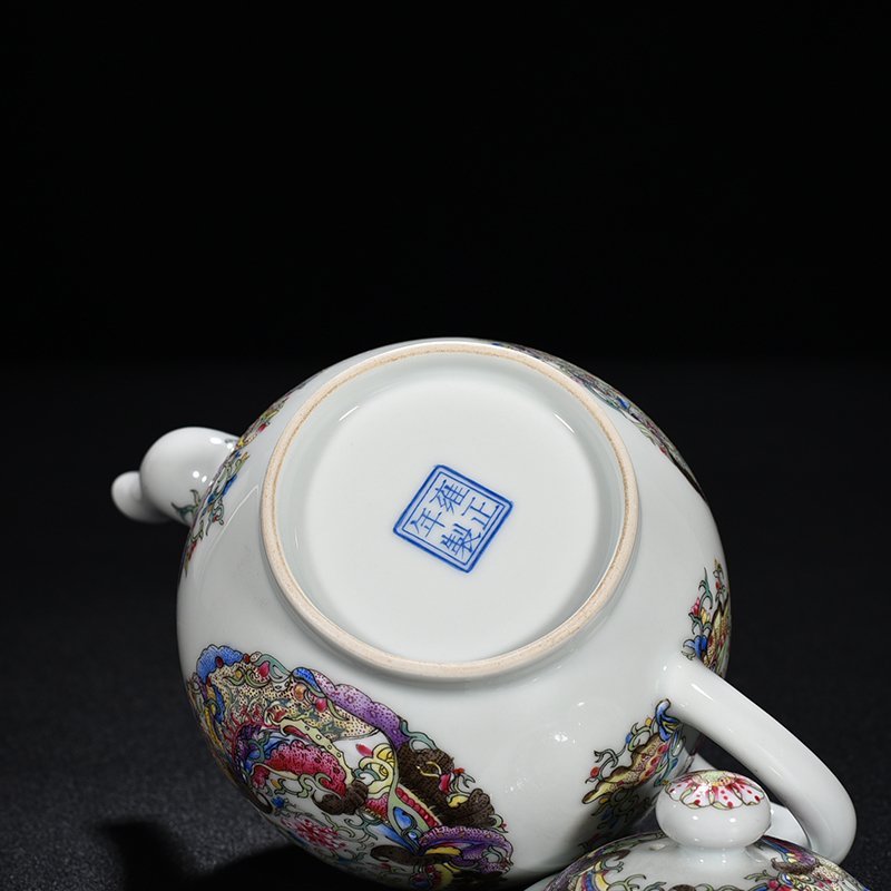 Qing Dynasty Yongzheng Pastel Butterfly Love Pot