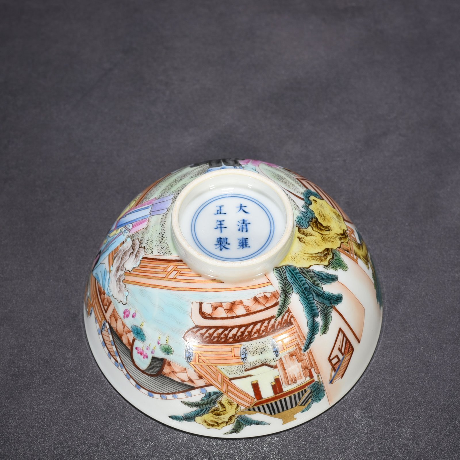Qing Dynasty Yongzheng Pastel Painted Bowl with Characters and Stories