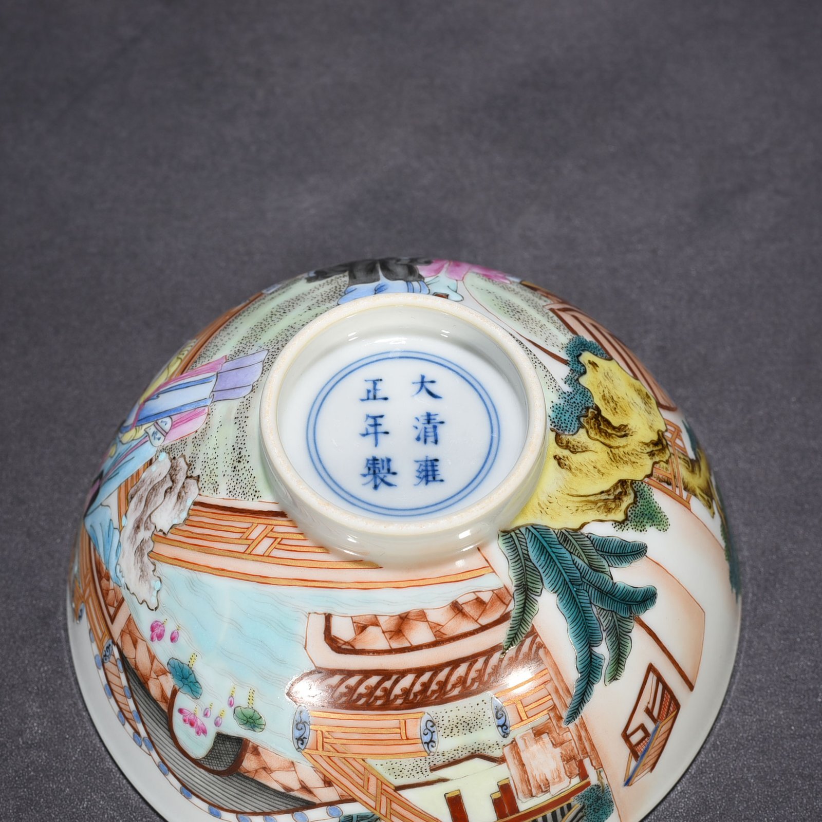 Qing Dynasty Yongzheng Pastel Painted Bowl with Characters and Stories
