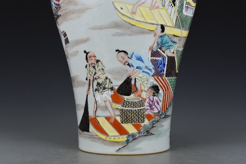 Qing Dynasty Yongzheng pastel Yujiale figure plum vase