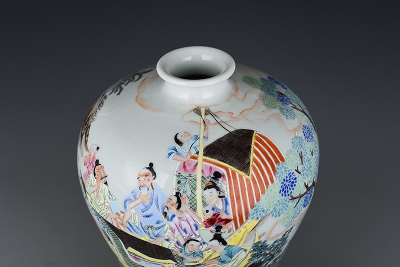 Qing Dynasty Yongzheng pastel Yujiale figure plum vase
