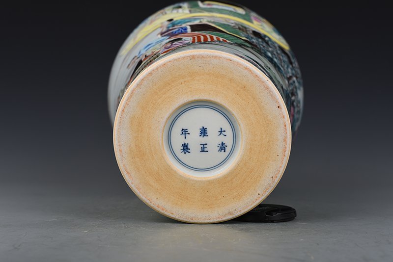 Qing Dynasty Yongzheng pastel Yujiale figure plum vase