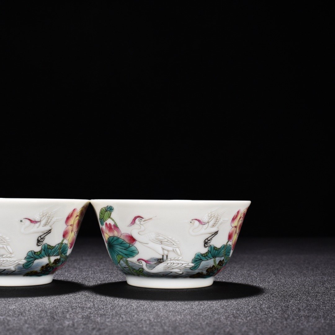 Qing Dynasty Yongzheng pastel cormorant lotus flower cup