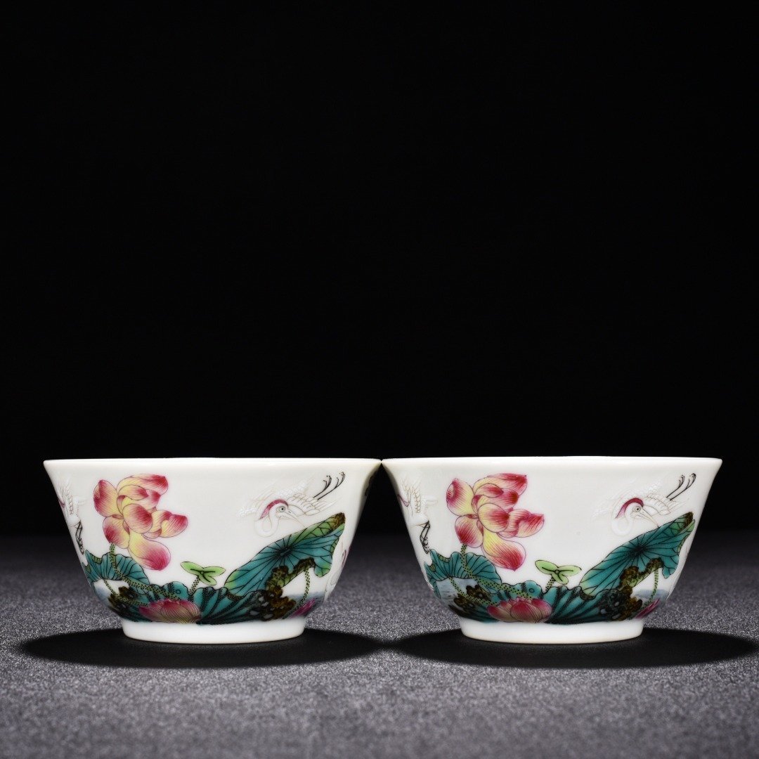 Qing Dynasty Yongzheng pastel cormorant lotus flower cup