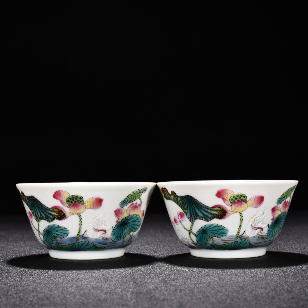 Qing Dynasty Yongzheng pastel cormorant lotus flower cup