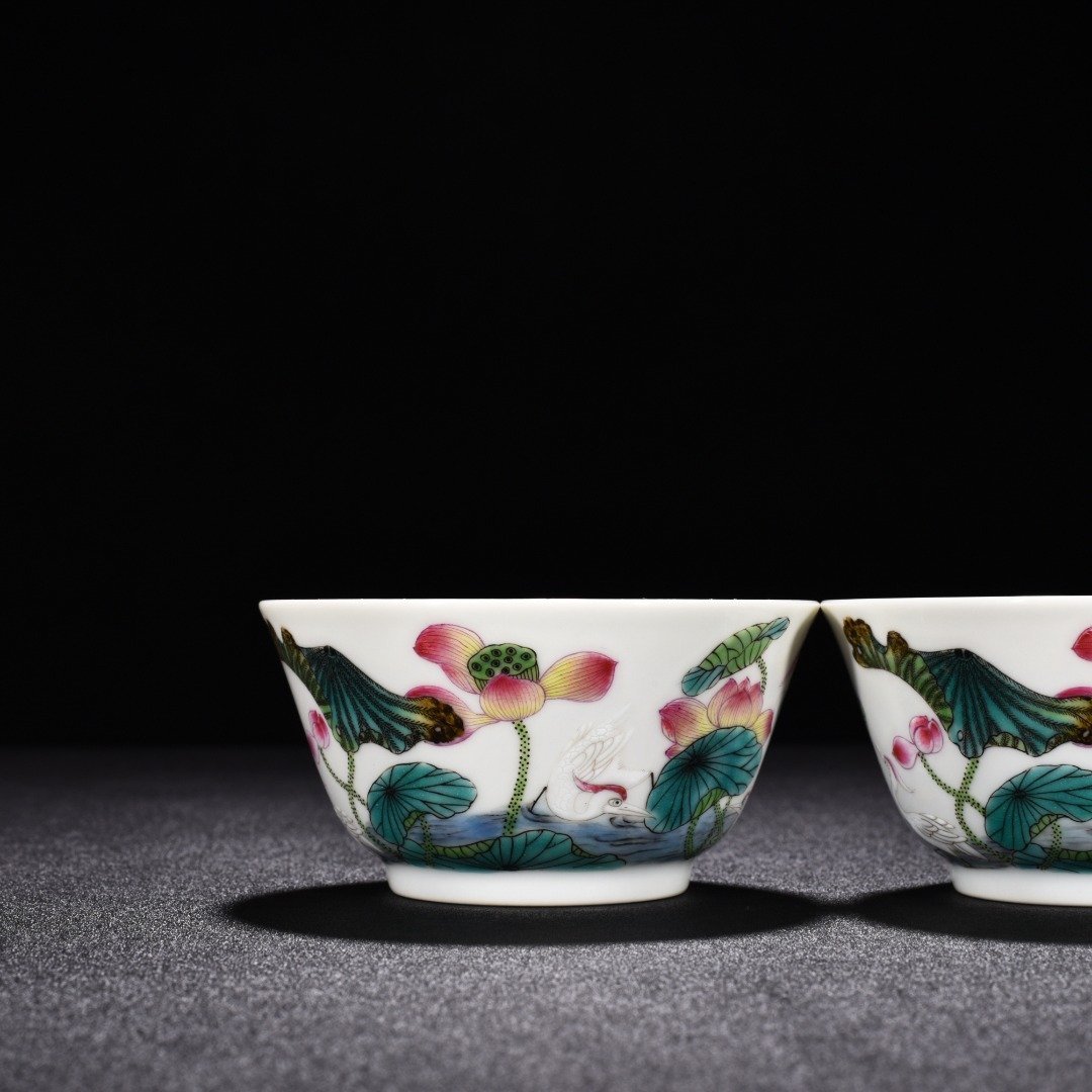 Qing Dynasty Yongzheng pastel cormorant lotus flower cup