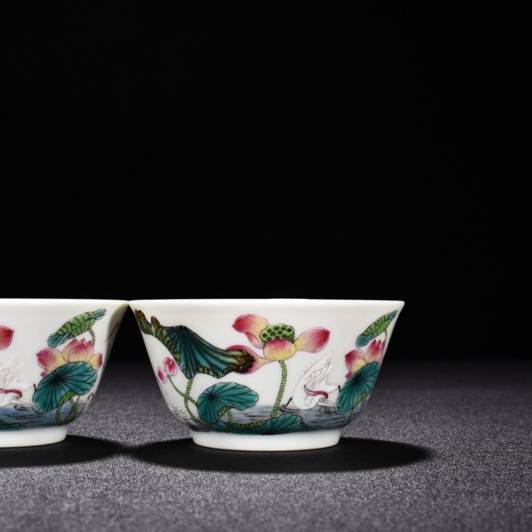Qing Dynasty Yongzheng pastel cormorant lotus flower cup