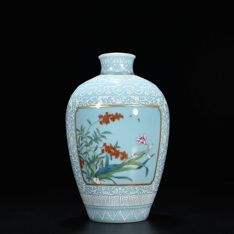 Qing Dynasty Yongzheng pink celadon glaze consecrated pink flower plum vase