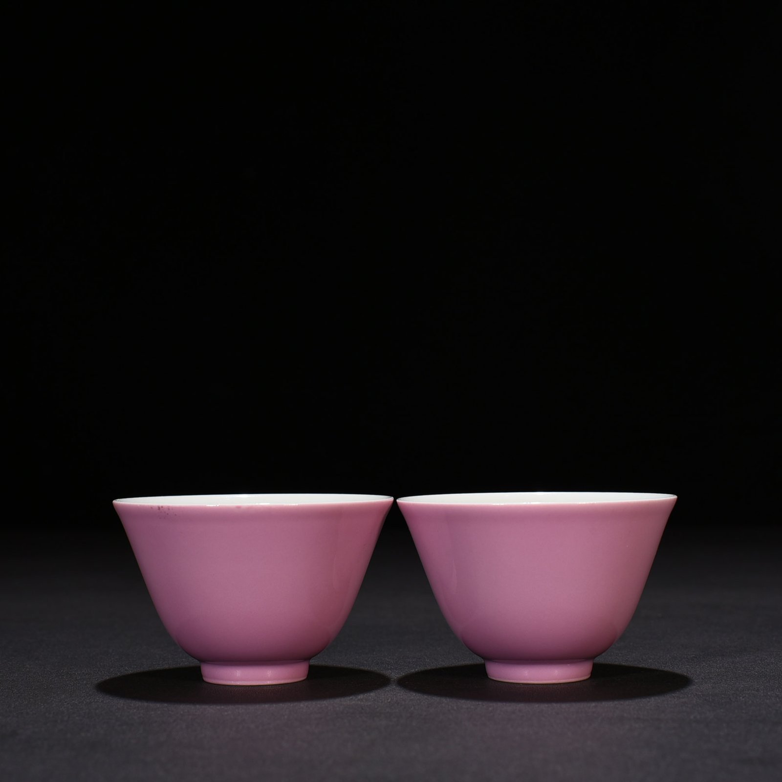 Qing Dynasty Yongzheng rouge powder glaze cup