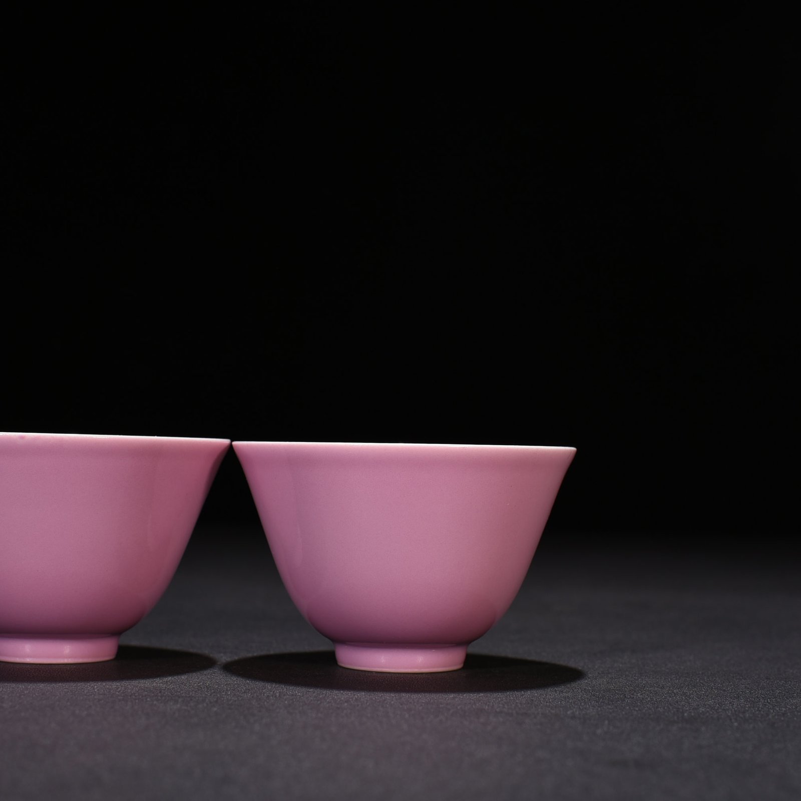Qing Dynasty Yongzheng rouge powder glaze cup