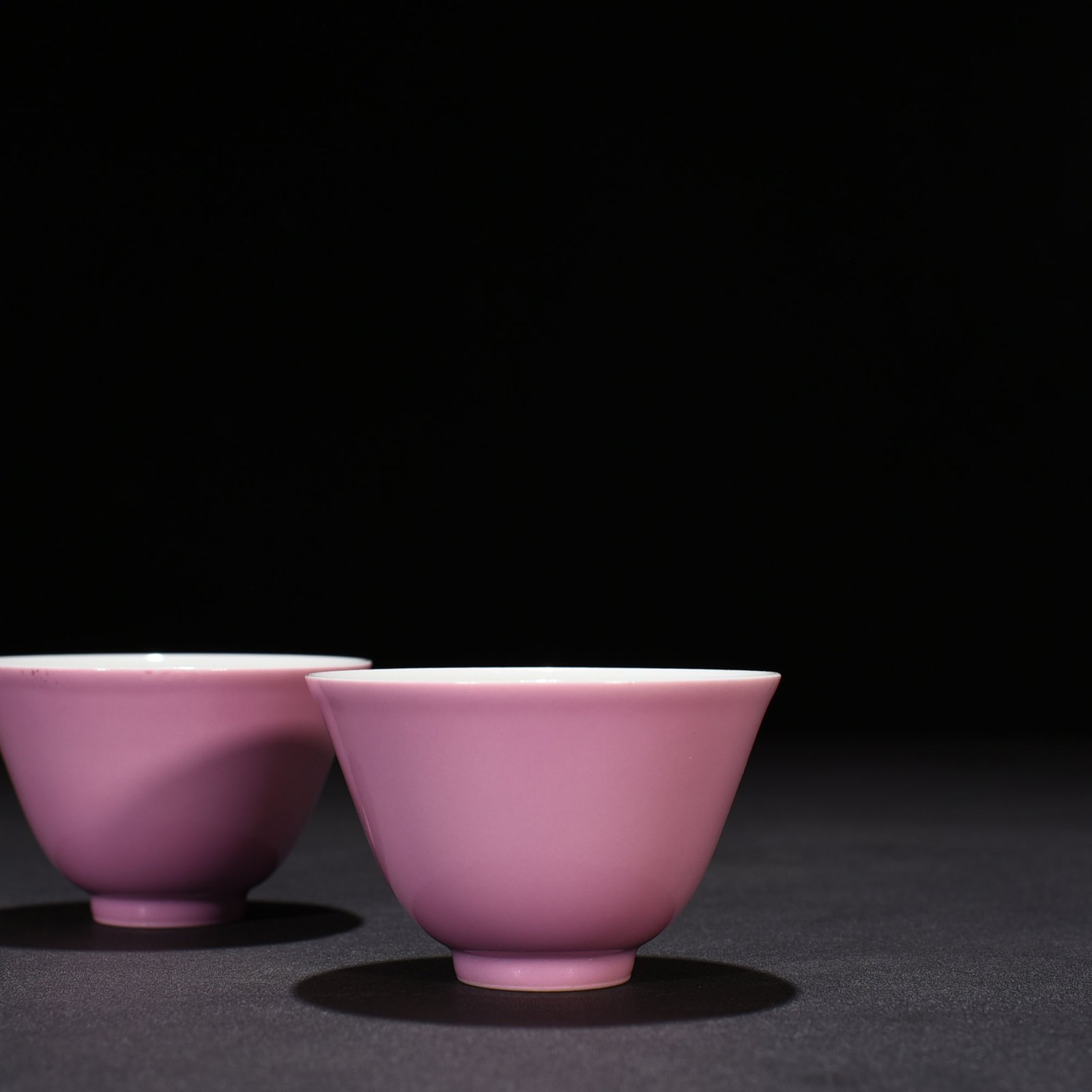 Qing Dynasty Yongzheng rouge powder glaze cup