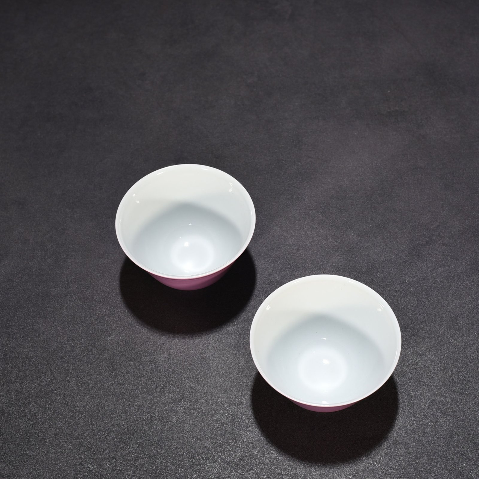 Qing Dynasty Yongzheng rouge powder glaze cup