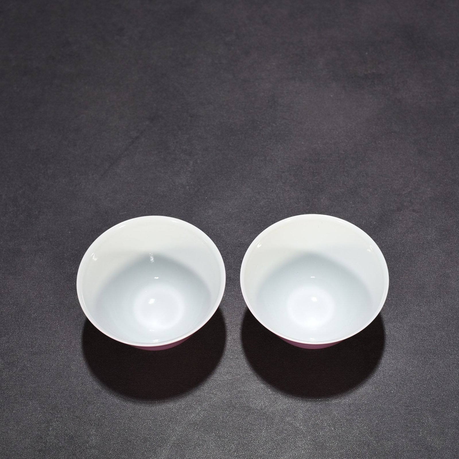Qing Dynasty Yongzheng rouge powder glaze cup