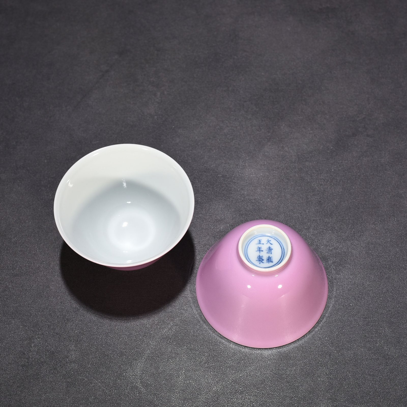 Qing Dynasty Yongzheng rouge powder glaze cup