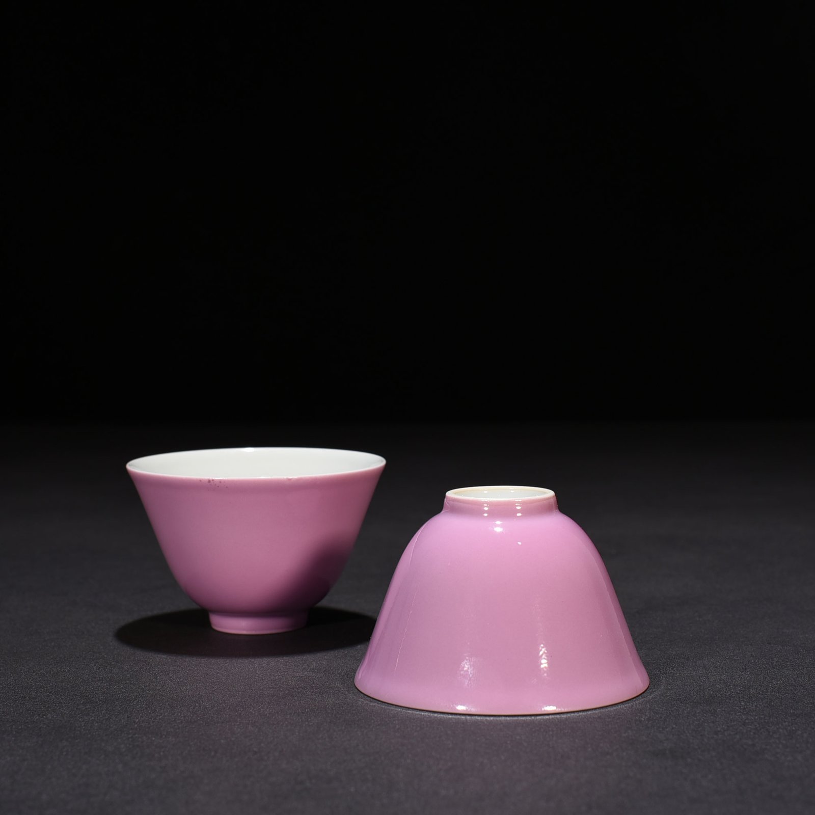 Qing Dynasty Yongzheng rouge powder glaze cup