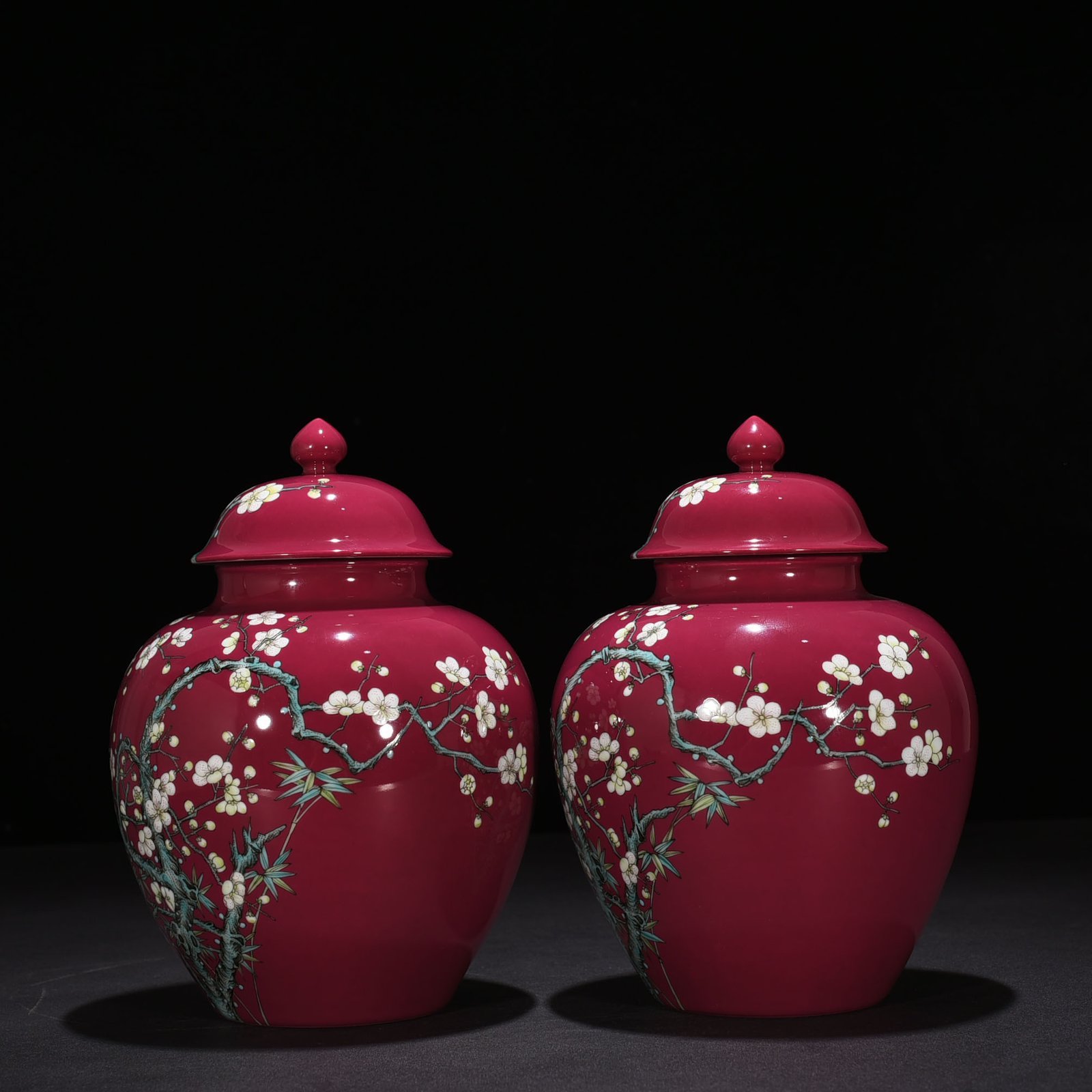 Qing Dynasty Yongzheng rouge red ground plum general jar