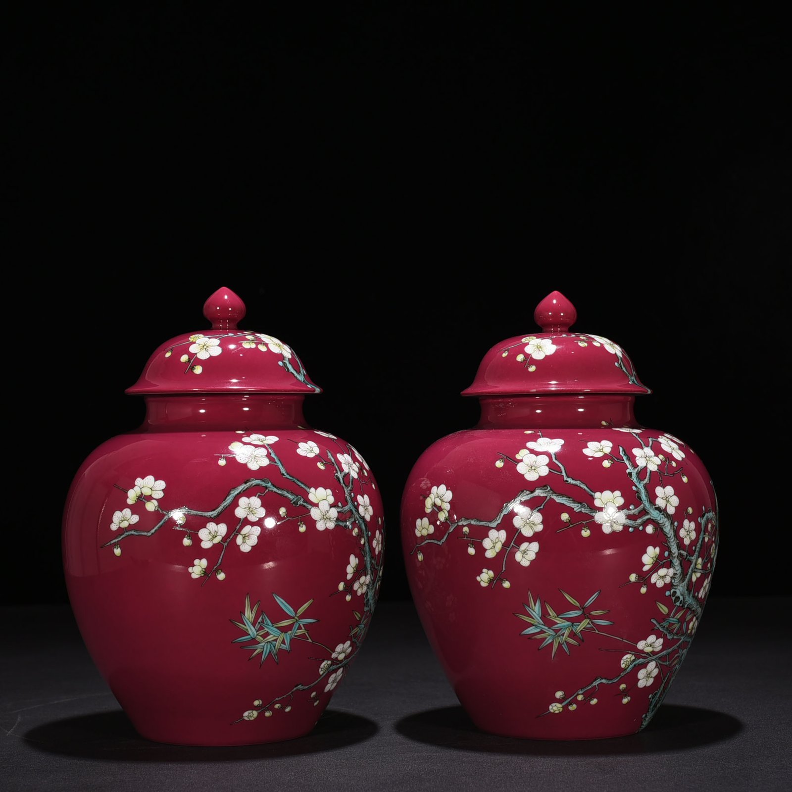 Qing Dynasty Yongzheng rouge red ground plum general jar
