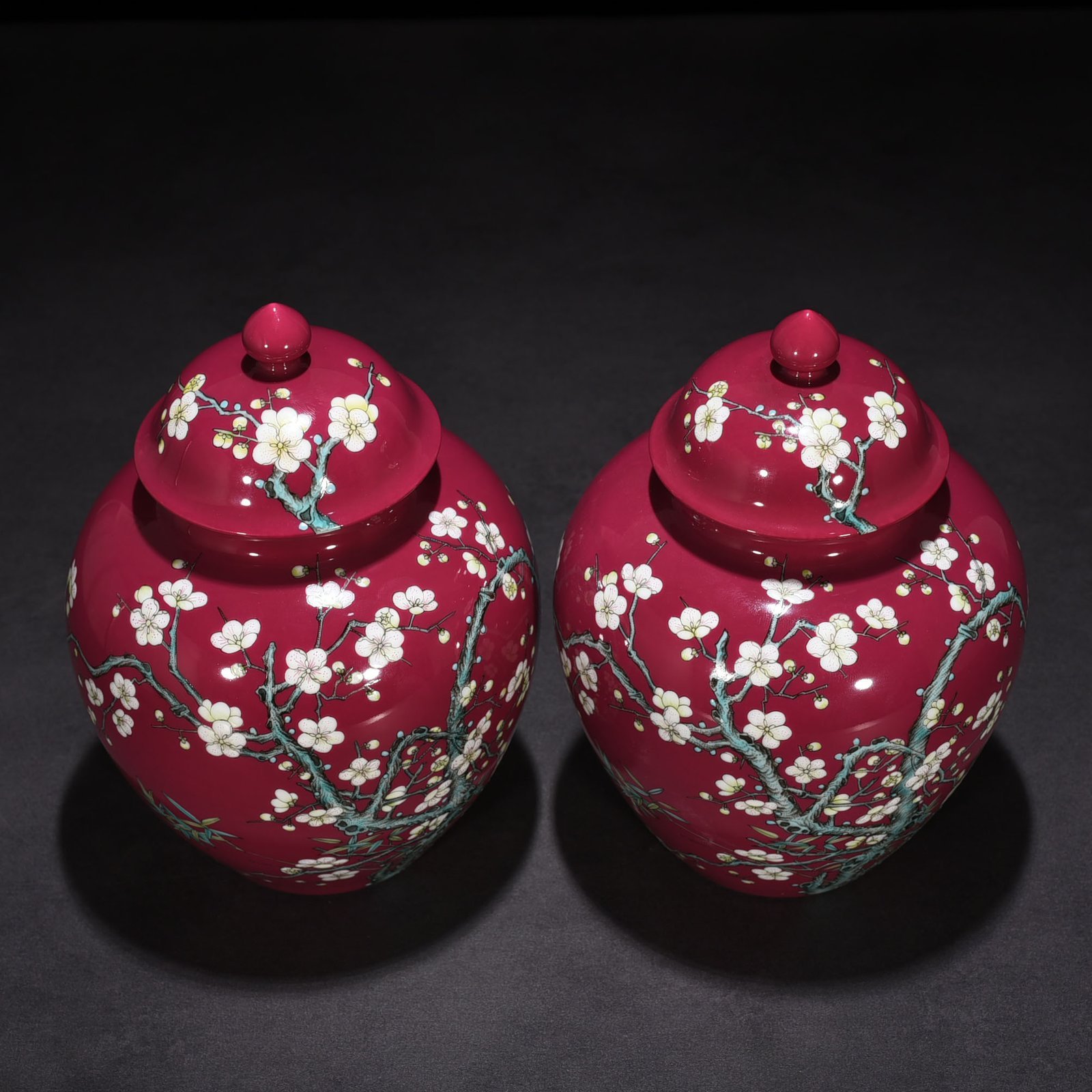 Qing Dynasty Yongzheng rouge red ground plum general jar