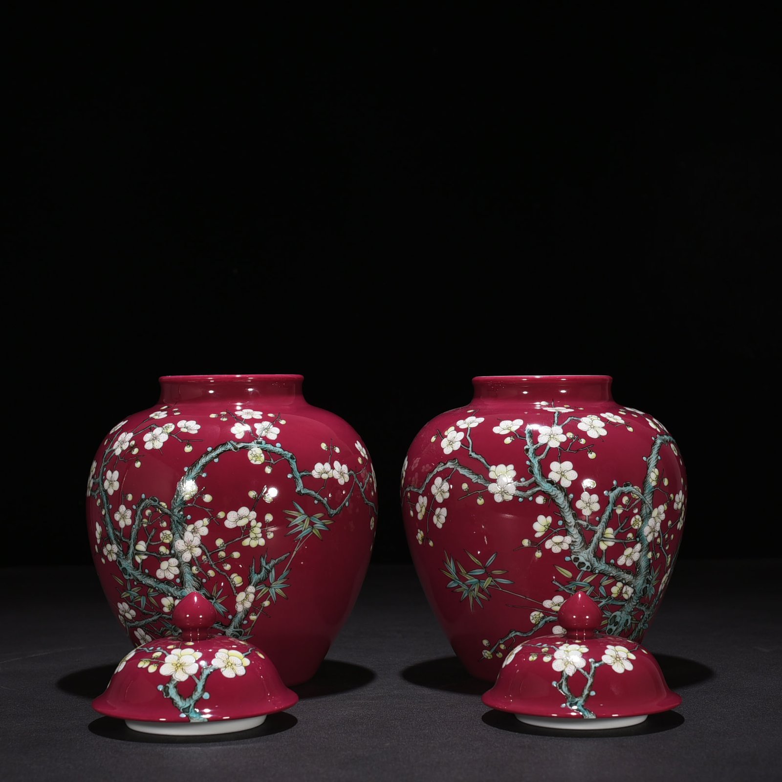 Qing Dynasty Yongzheng rouge red ground plum general jar