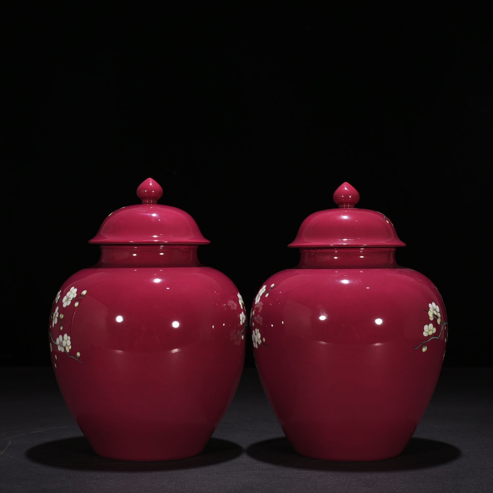 Qing Dynasty Yongzheng rouge red ground plum general jar