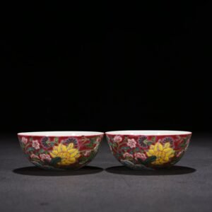 Qing Dynasty Yongzheng rouge ground pastel nine-autumn flower lying foot cup