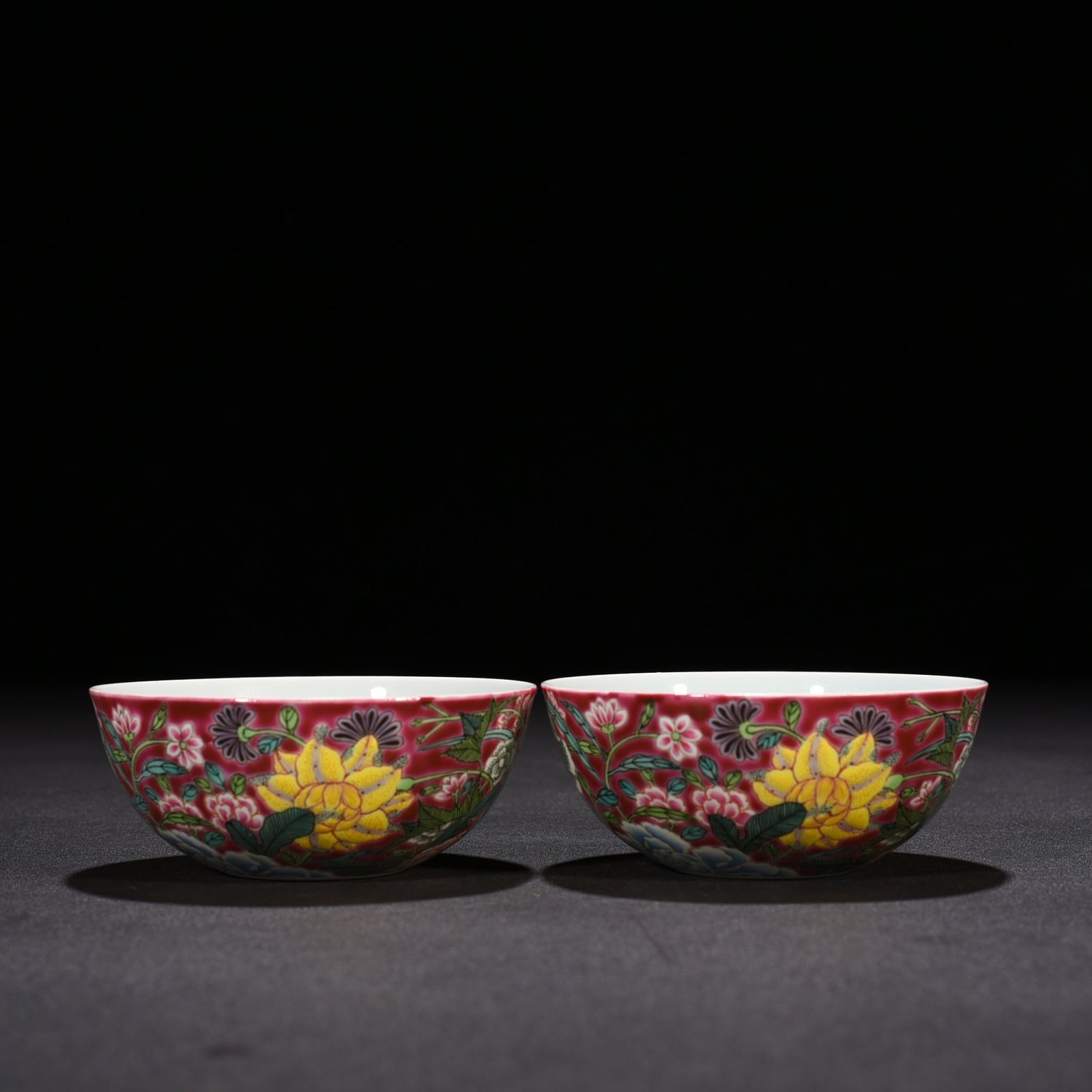 Qing Dynasty Yongzheng rouge ground pastel nine-autumn flower lying foot cup