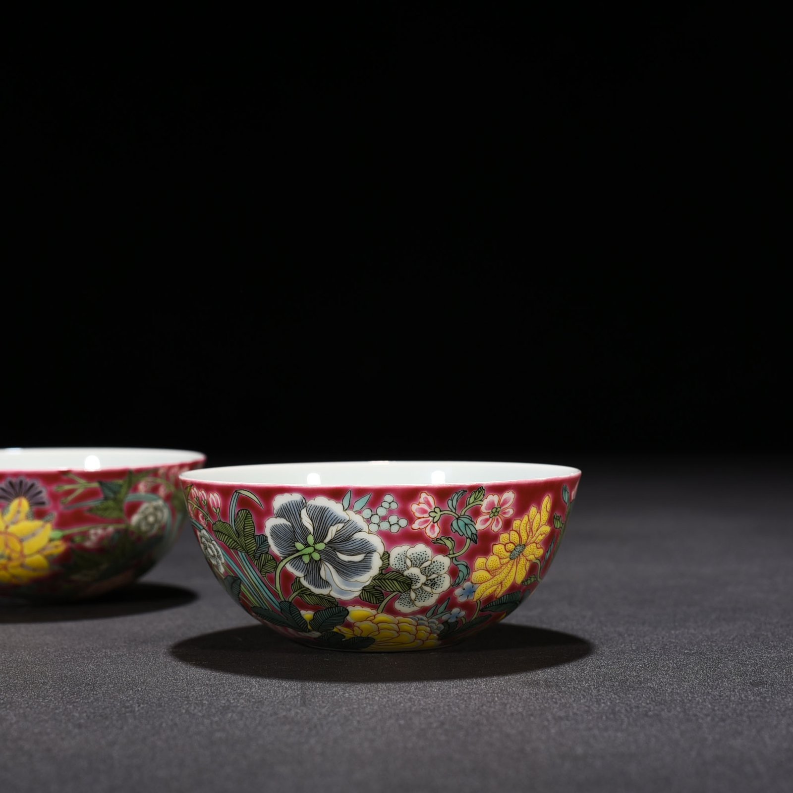 Qing Dynasty Yongzheng rouge ground pastel nine-autumn flower lying foot cup