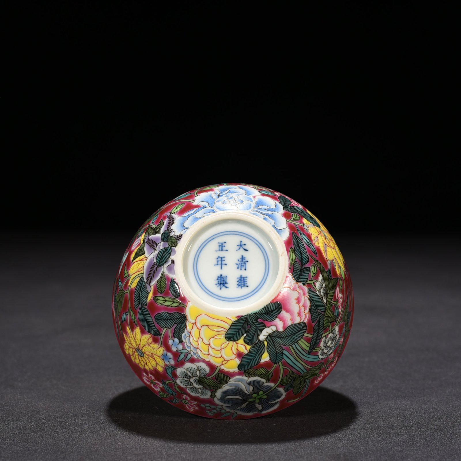 Qing Dynasty Yongzheng rouge ground pastel nine-autumn flower lying foot cup