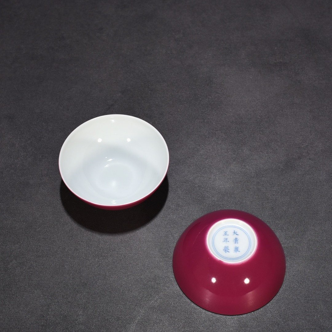 Qing Dynasty Yongzheng carmine red glaze sleeping cup