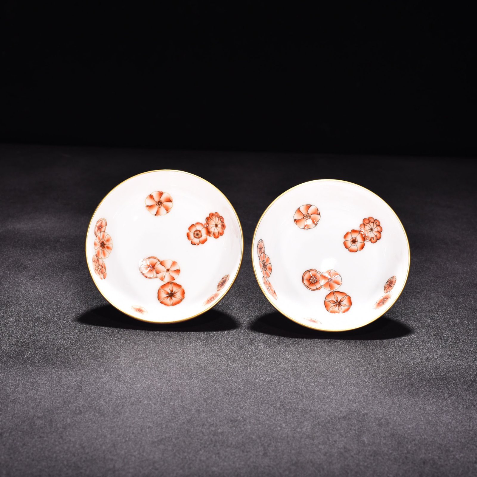 Qing Dynasty Yongzheng rouge red glaze gold leather ball flower tea