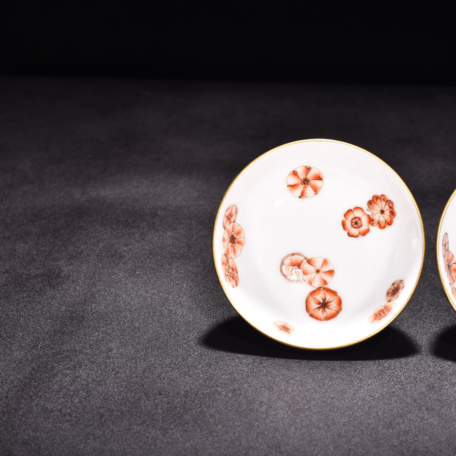 Qing Dynasty Yongzheng rouge red glaze gold leather ball flower tea