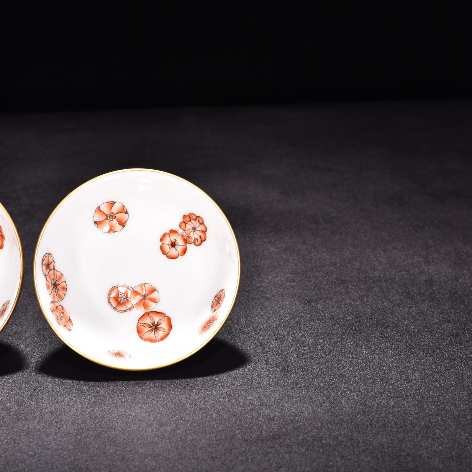 Qing Dynasty Yongzheng rouge red glaze gold leather ball flower tea