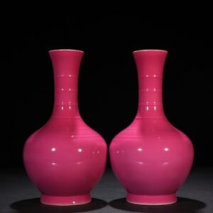 Qing Dynasty Yongzheng rouge red glaze ornamental vase