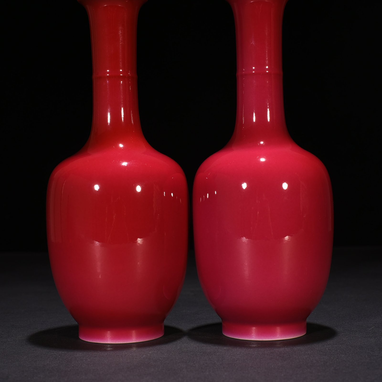 Qing Dynasty Yongzheng rouge red glaze flask with dazzling pattern
